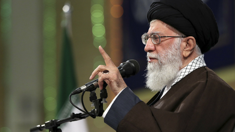 Лидер Ирана назвал слова Зарифа о Сулеймани и России недопустимыми