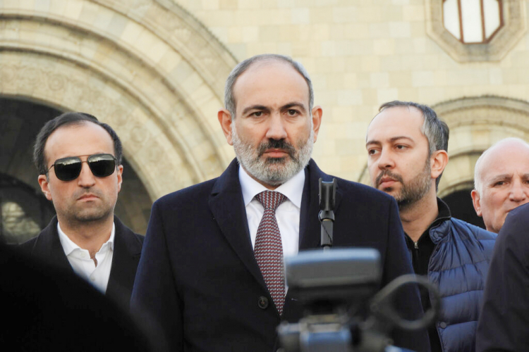 Правящая фракция парламента Армении выдвинула Пашиняна на пост премьера
