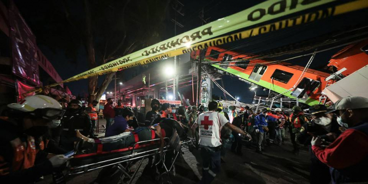 Число жертв обрушения метромоста в Мехико возросло до 24