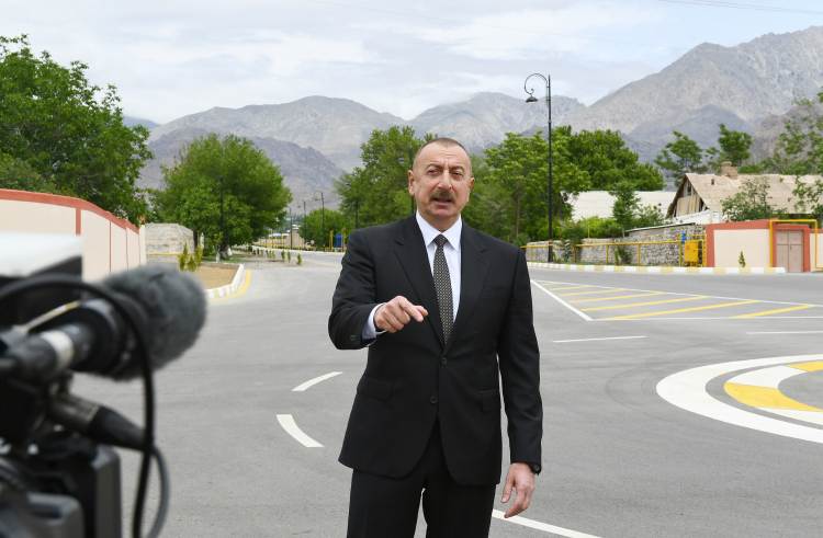 Ильхам Алиев предупредил Армению: Если мы увидим хоть небольшую угрозу, то немедленно уничтожим их прямо на месте