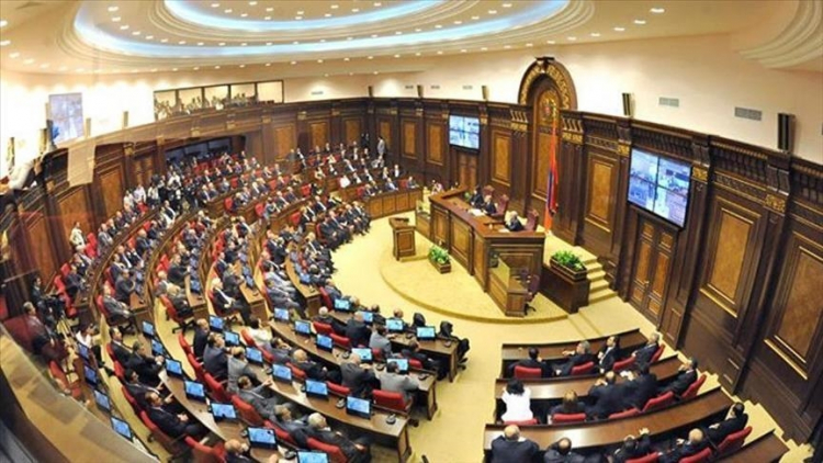 Парламент Армении во второй раз не избрал Пашиняна на пост премьера