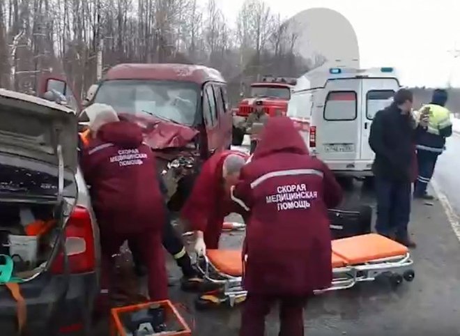 В России трое взрослых и ребенок погибли в ДТП с микроавтобусом