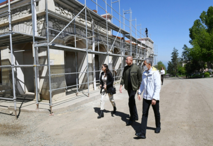 Президент Ильхам Алиев ознакомился с работами, проводимыми в Шушинской картинной галерее - ФОТО