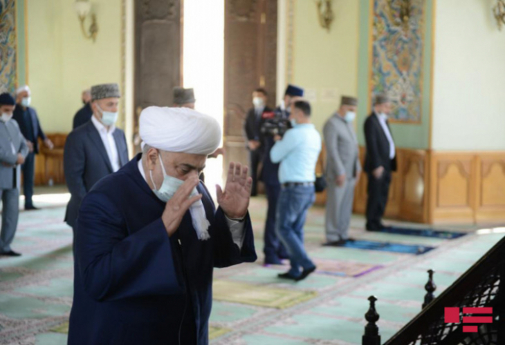В мечети «Тезепир» совершен праздничный намаз по случаю праздника Рамазан - ВИДЕО