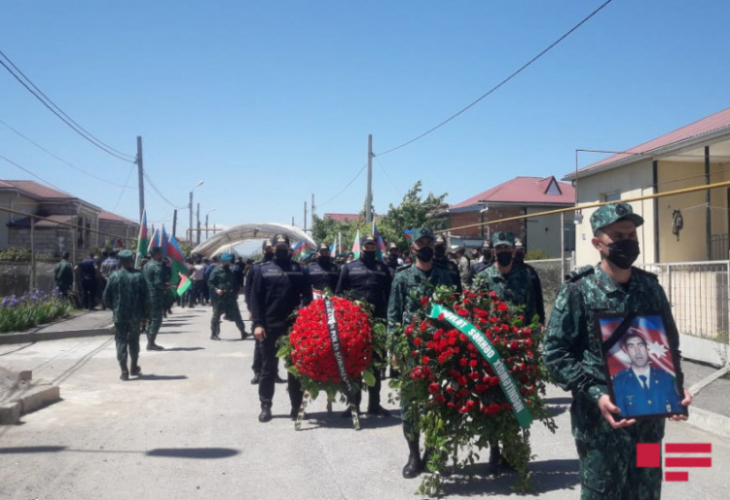В Азербайджане похоронен прапорщик, погибший в результате вооруженного инцидента на границе