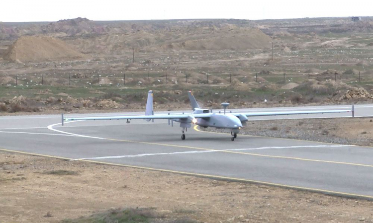 В рамках учений ВС Азербайджана беспилотники ведут воздушную разведку - ВИДЕО