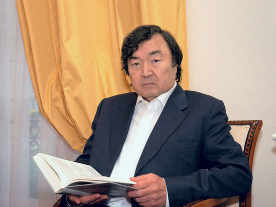 Олжас Сулейменов награжден орденом «Шараф»