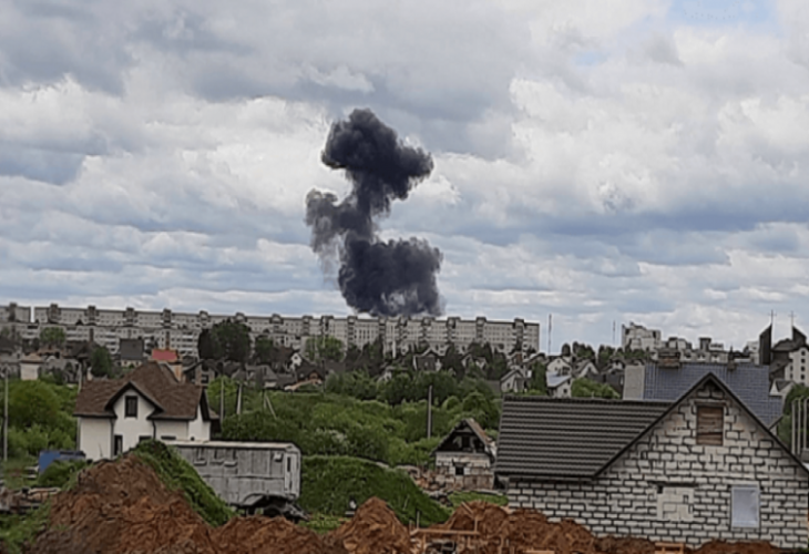 В Беларуси на жилой дом упал военный самолет, пилоты погибли - ОБНОВЛЕНО