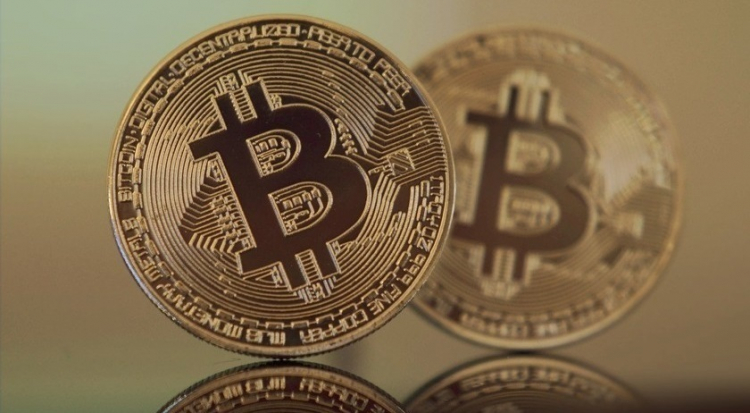 Биткоин теряет 15% стоимости за сутки