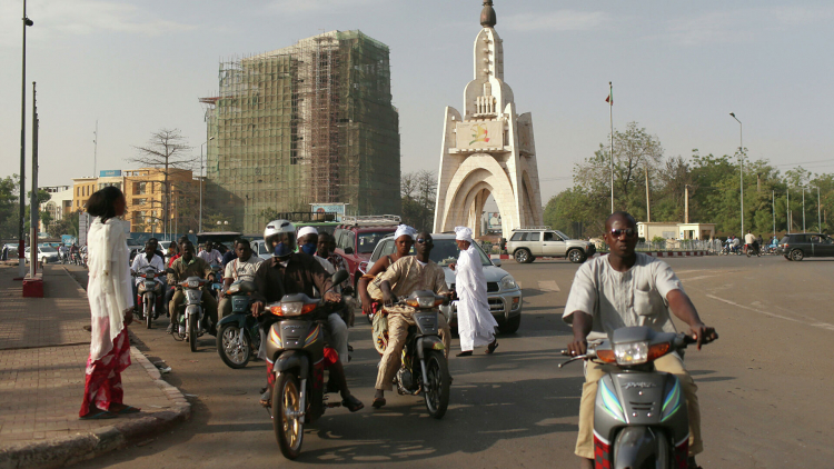 Мали закрывает границы и вводит комендантский час
