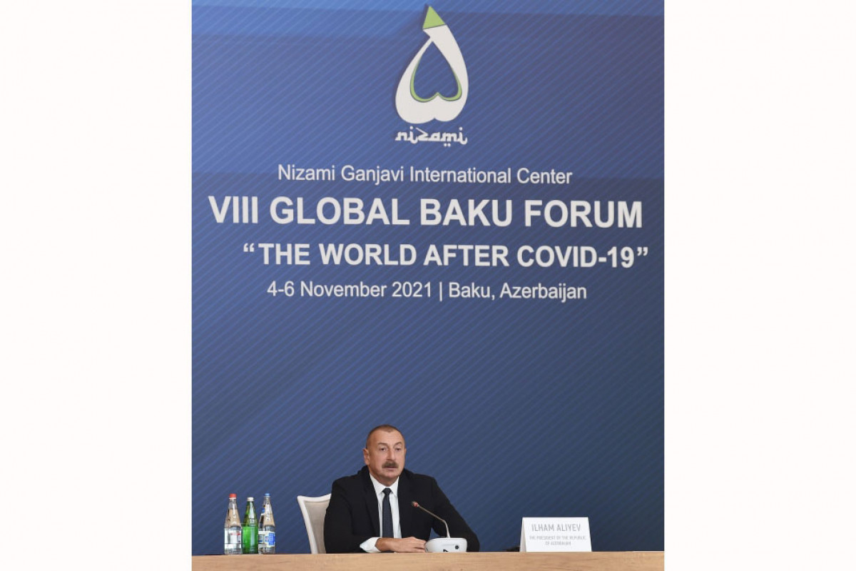 Ильхам Алиев: Бакинский форум становится одной из ведущих платформ с точки зрения решения вопросов, касающихся глобальной политики