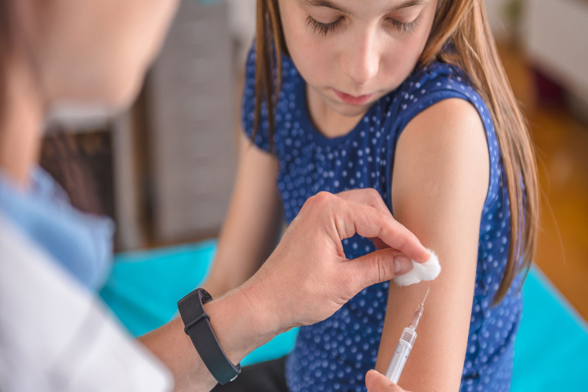 В США предлагают по $100 детям, привившимся от COVID-19