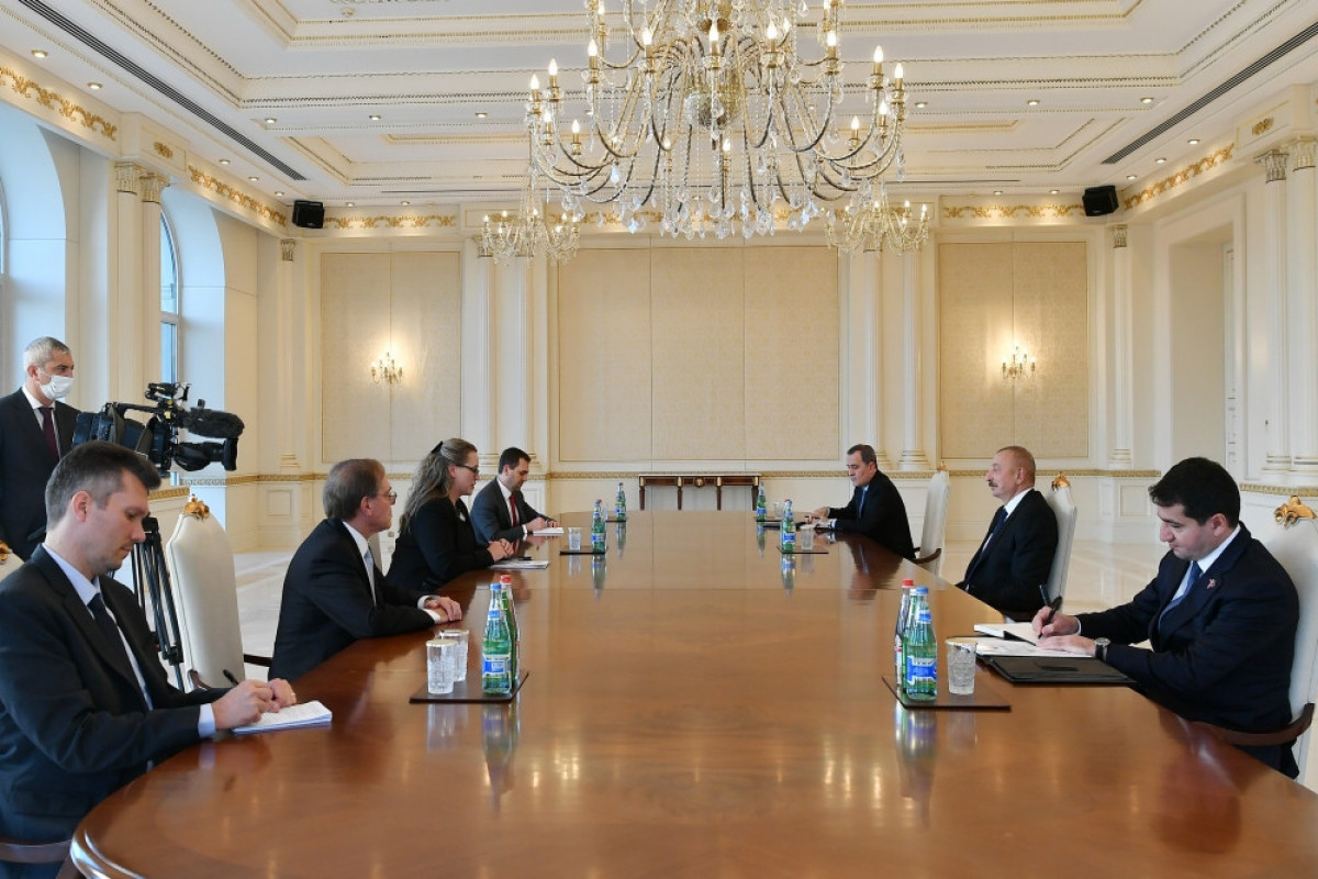 Ильхам Алиев принял заместителя помощника госсекретаря США Эрику Олсон