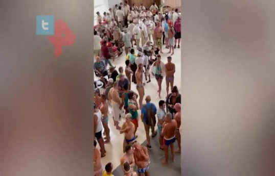 Двое погибли в перестрелке возле отеля в Мексике-ВИДЕО 