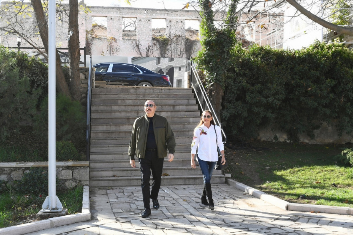 Ильхам Алиев встретился в Шуше с участниками VIII Глобального Бакинского форума-ОБНОВЛЕНО -ФОТО 