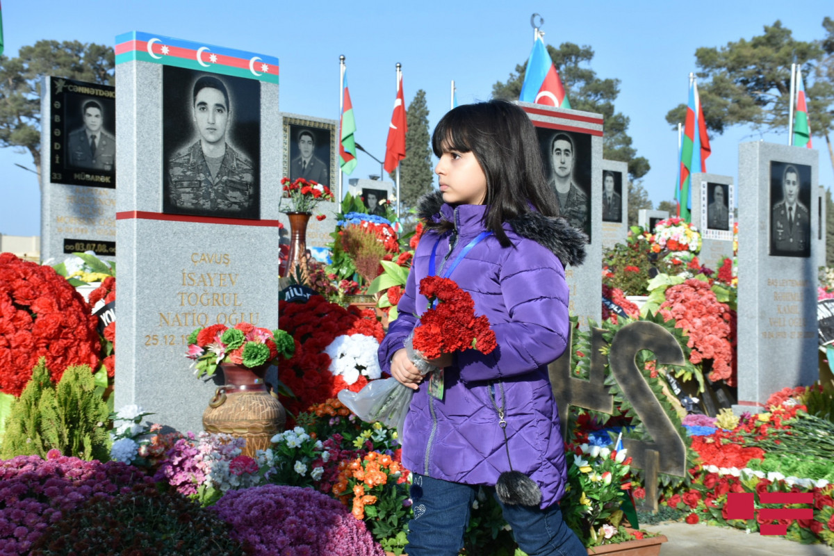 В Азербайджане с глубоким уважением чтят память шехидов Отечественной войны-ФОТО 