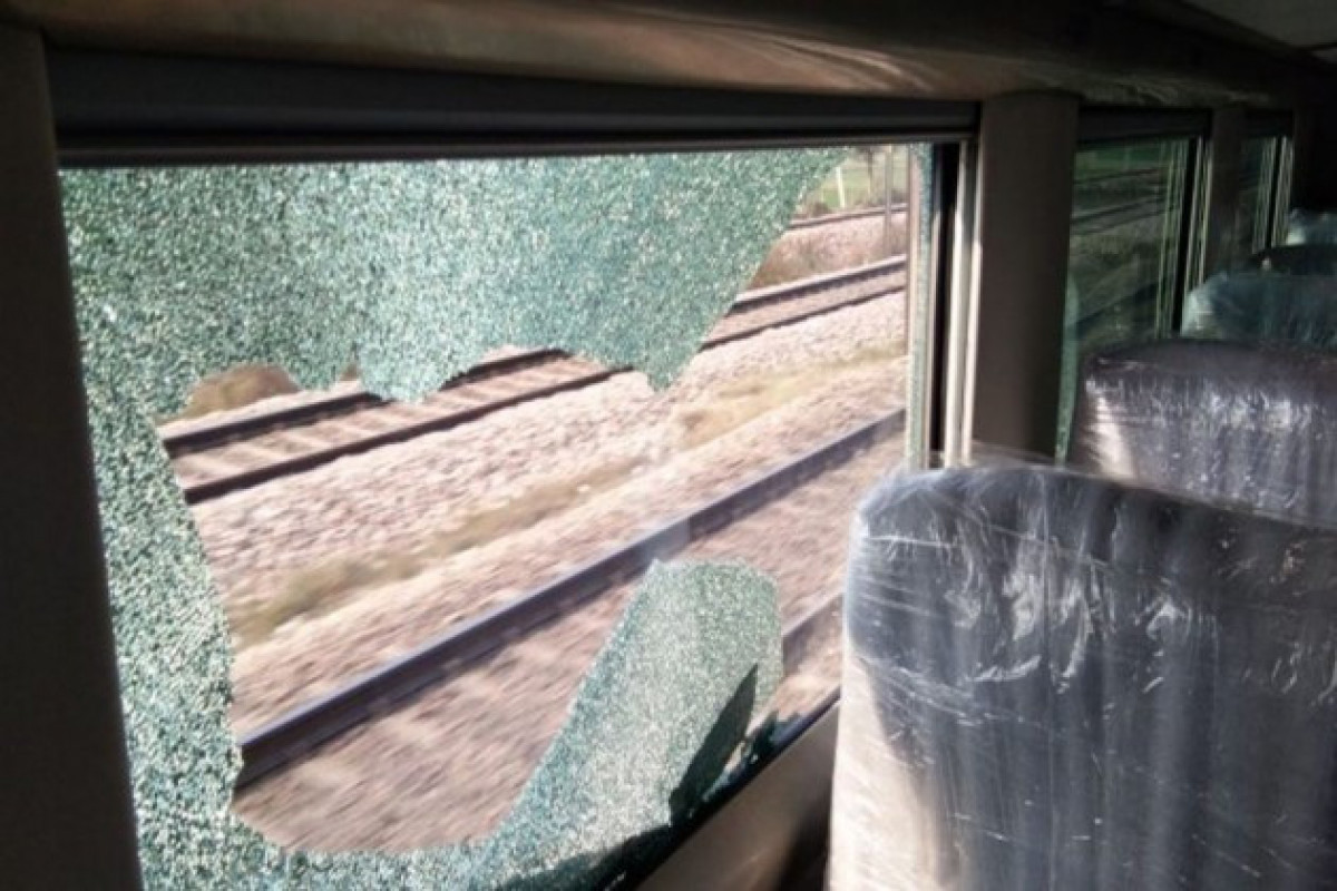 Задержан мальчик, разбивший камнем стекла поезда Баку-Сумгайыт