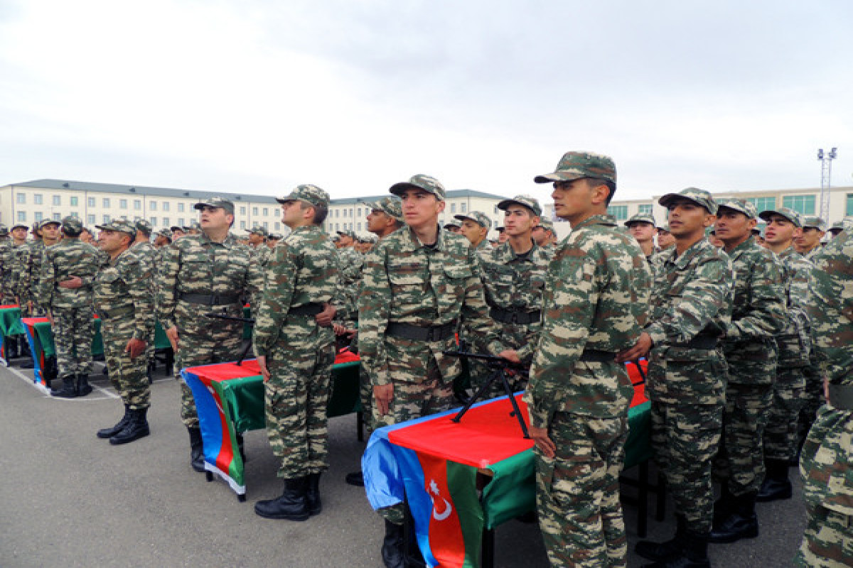 В Азербайджане продлен срок приема на сверхсрочную действительную военную службу