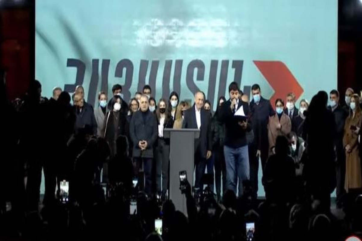 В Ереване блок Кочаряна проводит митинг против Пашиняна