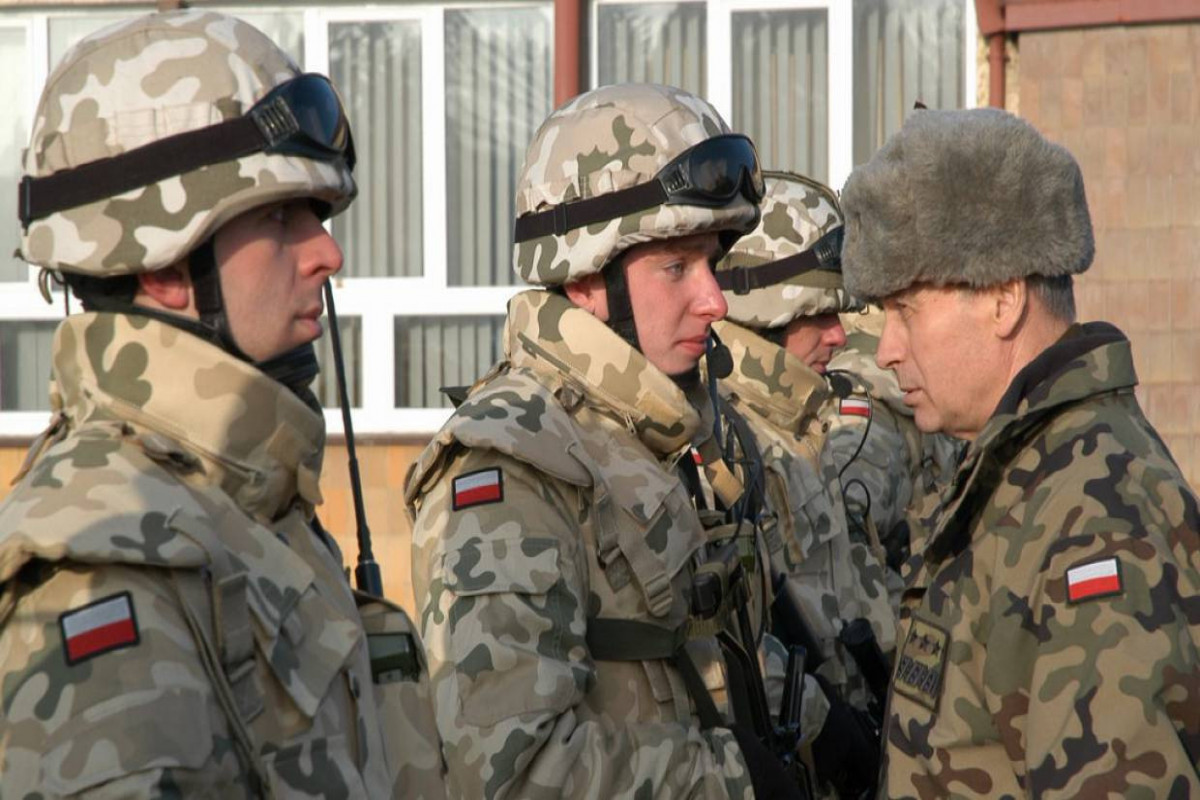 Польша мобилизовала два батальона легкой пехоты из-за мигрантов