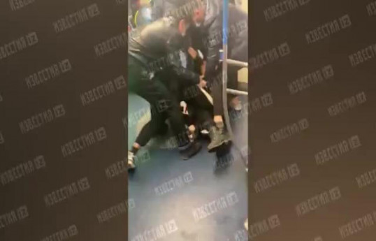 Драка с темнокожим пассажиром произошла в московском метро-ВИДЕО 