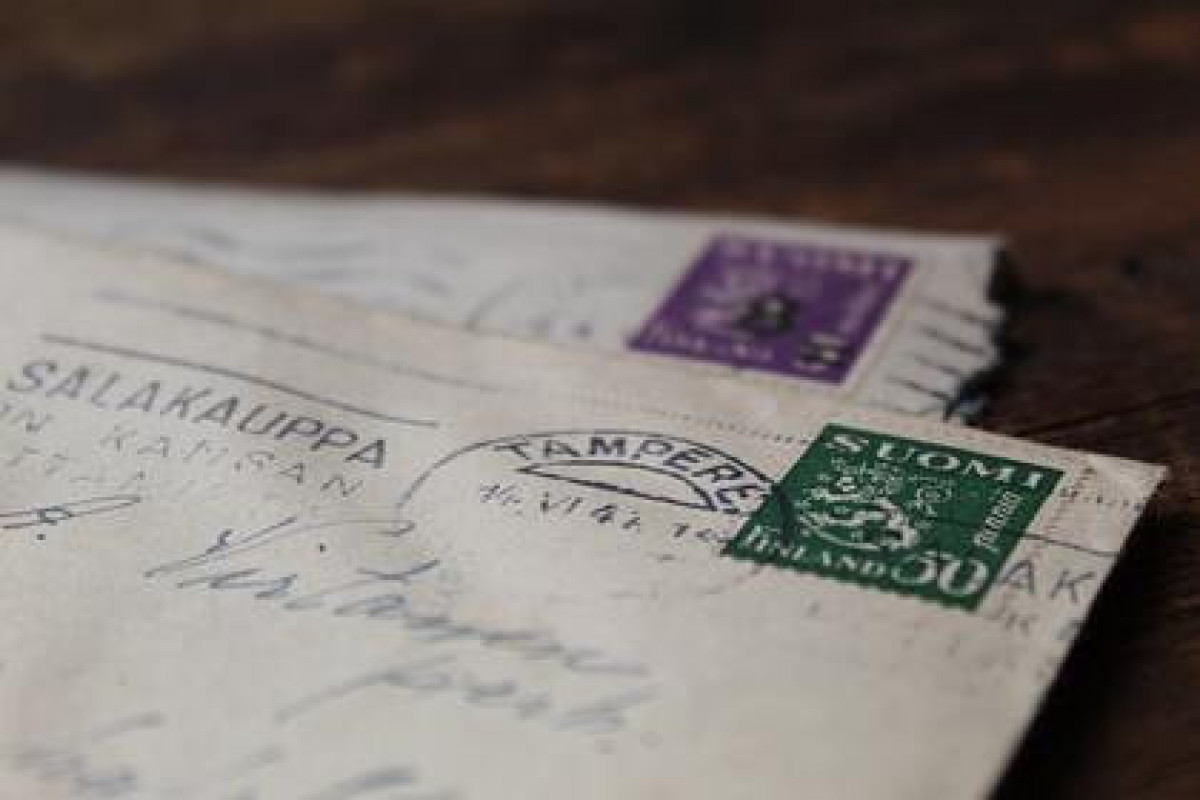 Блогерша нашла написанные 60 лет назад любовные письма и вручила их адресату