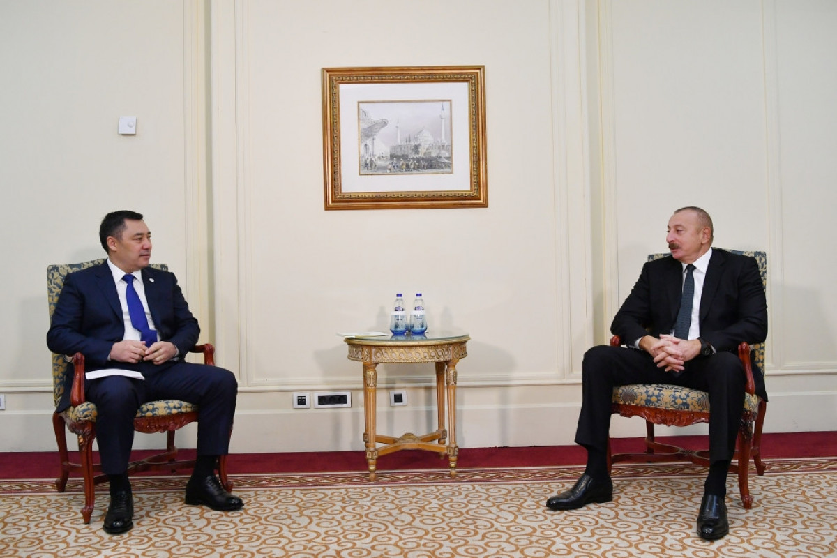 Ильхам Алиев встретился в Стамбуле с президентом Кыргызстана