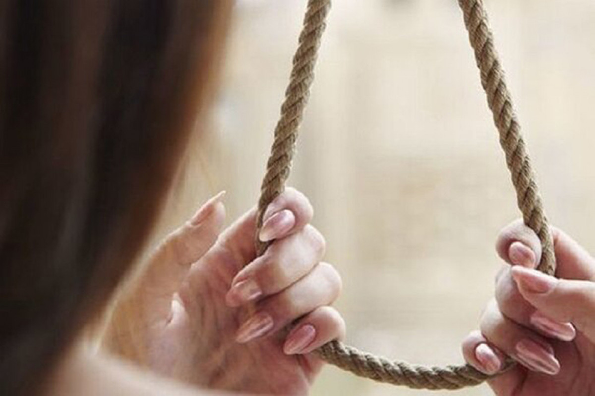 В Джалилабаде 14-летняя девочка совершила самоубийство
