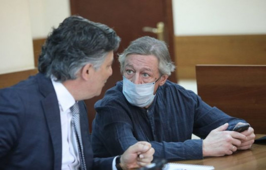 Пашаев пообещал плюнуть в Ефремова