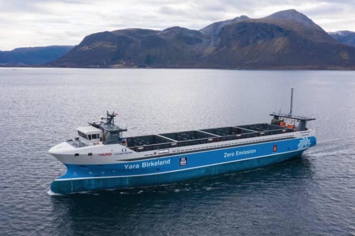 В Норвегии представили первый в мире автономный электрический контейнеровоз
