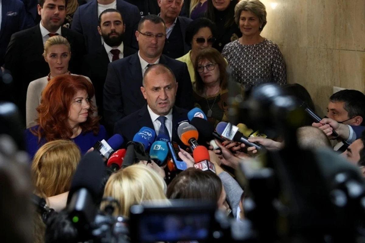 Во втором туре выборов президента Болгарии победил Радев-ОБНОВЛЕНО 