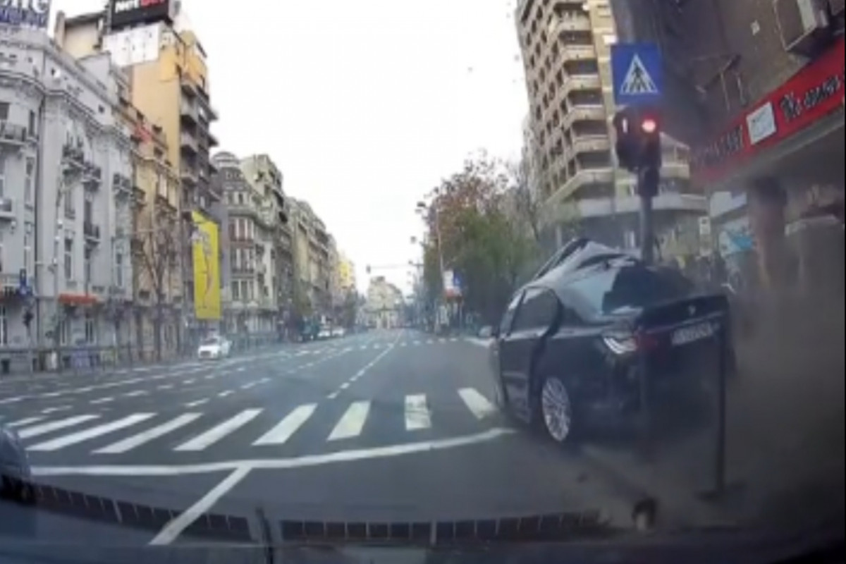 Видеорегистратор автомобиля показал кадры страшной аварии-ВИДЕО 