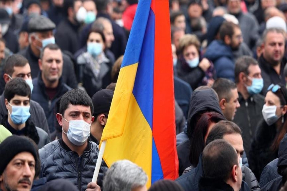 В Ереване прошел митинг оппозиции с требованием огласки содержания переговоров с Баку