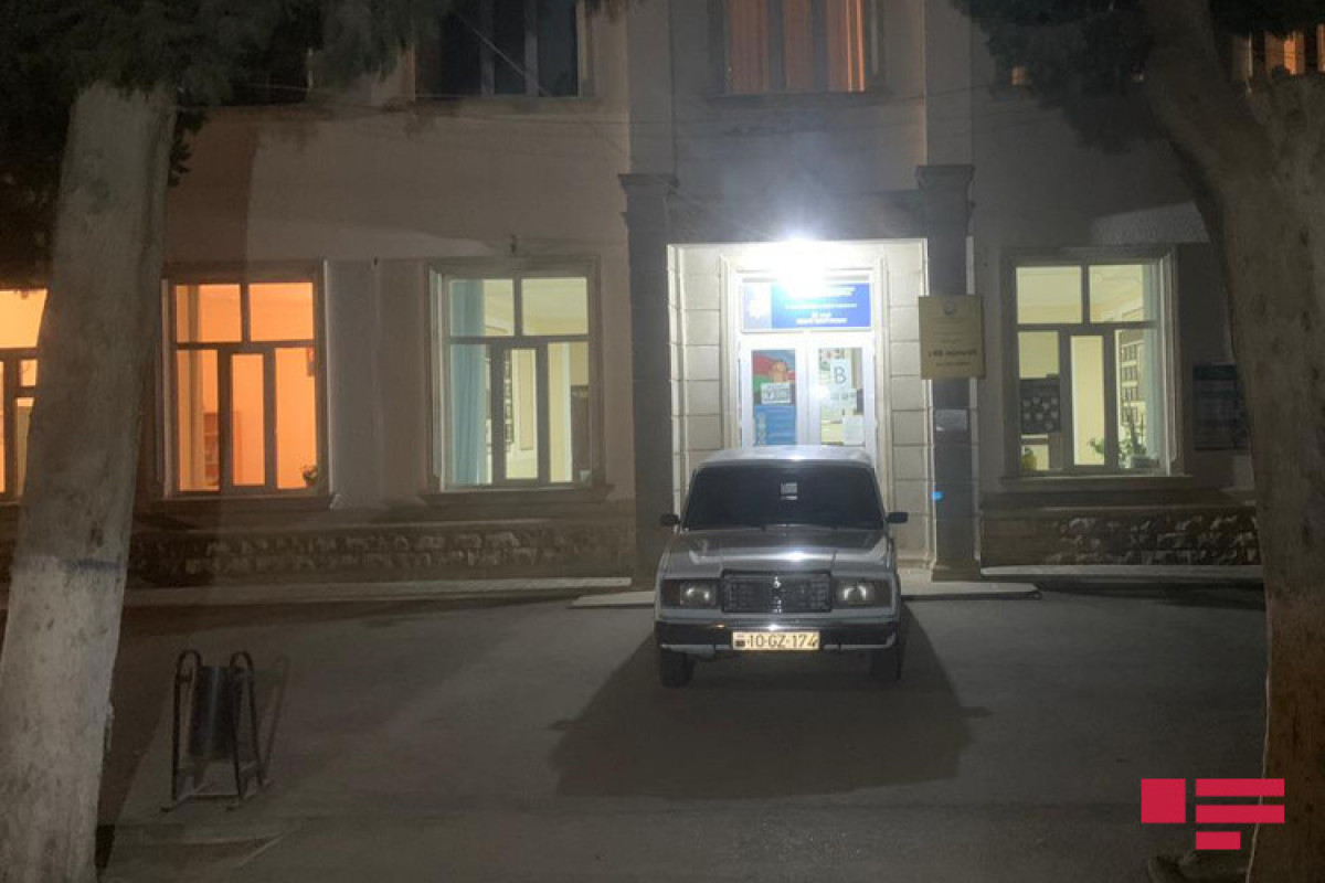 В Баку школьница сбежала от похитителя с ножом, на ходу выпрыгнув из машины  -ФОТО 