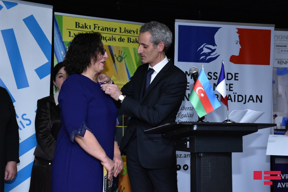 Минобразования Франции наградило азербайджанских учителей-ФОТО 
