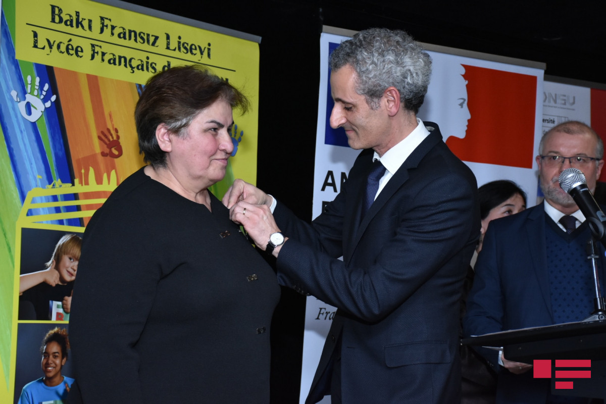 Минобразования Франции наградило азербайджанских учителей-ФОТО 