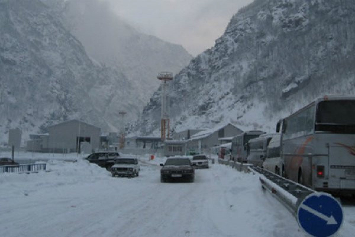 Военно-Грузинскую дорогу закрыли для большегрузов из-за ухудшения погоды в Грузии