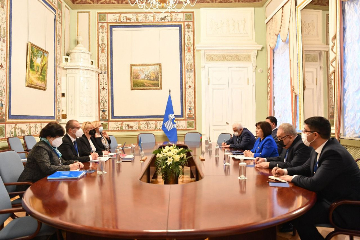 Сахиба Гафарова встретилась в Санкт-Петербурге с директором регионального офиса ВОЗ по Европе
