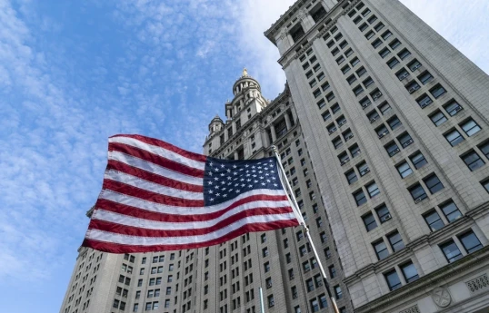 Главный инфекционист США: пока нет данных, что «омикрон»-штамм коронавируса вызывает более тяжелое течение болезни