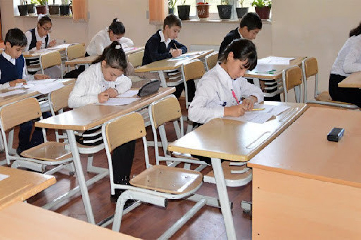 В двух бакинских школах возобновилось обучение в традиционной форме