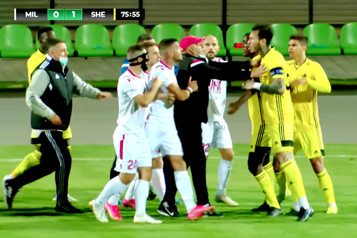 Футболисты устроили массовую драку во время матча чемпионата Молдавии