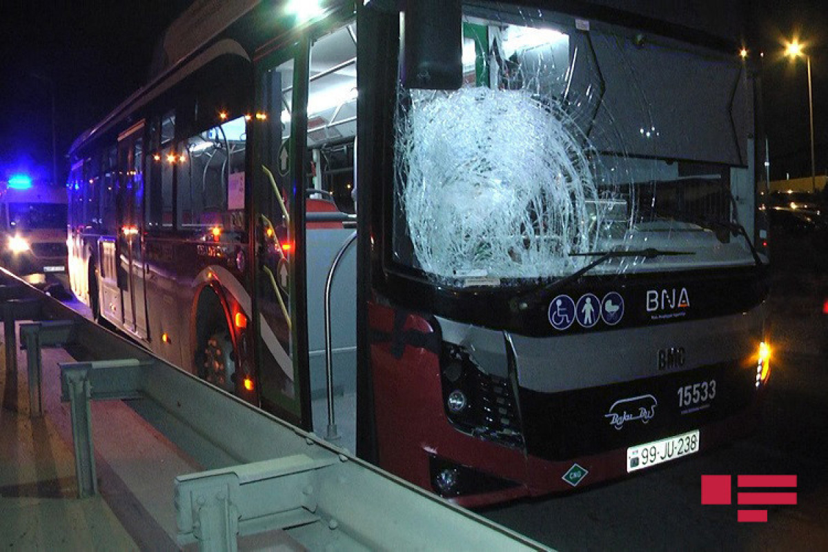 В Баку автобус BakuBus сбил насмерть пешеход