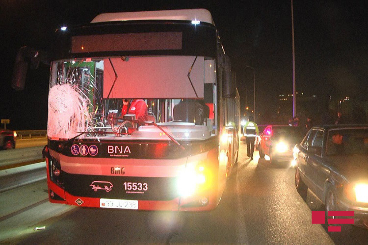 В Баку автобус BakuBus сбил насмерть пешеход