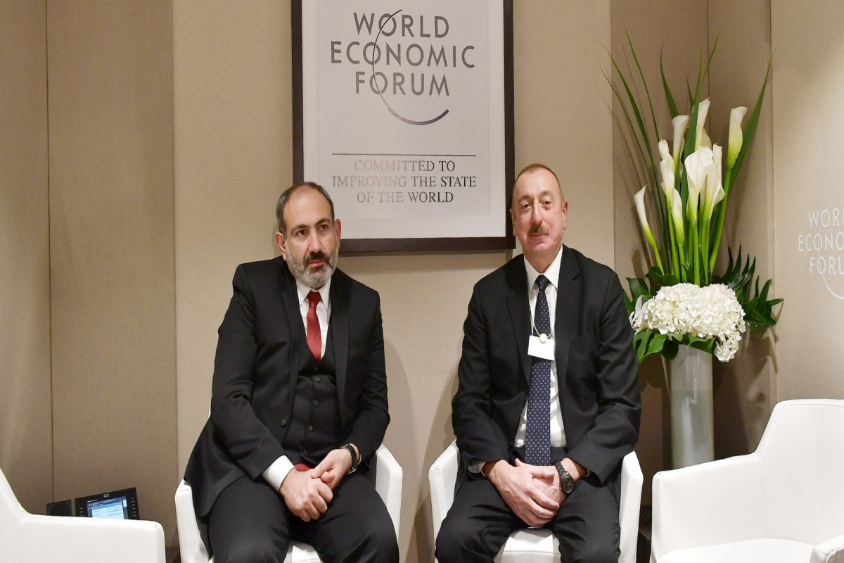 Президент Азербайджана Ильхам Алиев и премьер Армении Никол Пашинян