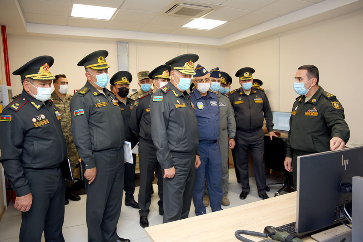 Начальник Генштаба Азербайджанской Армии посетил Центральный командный пункт ВВС и Центр управления спутниковой связью