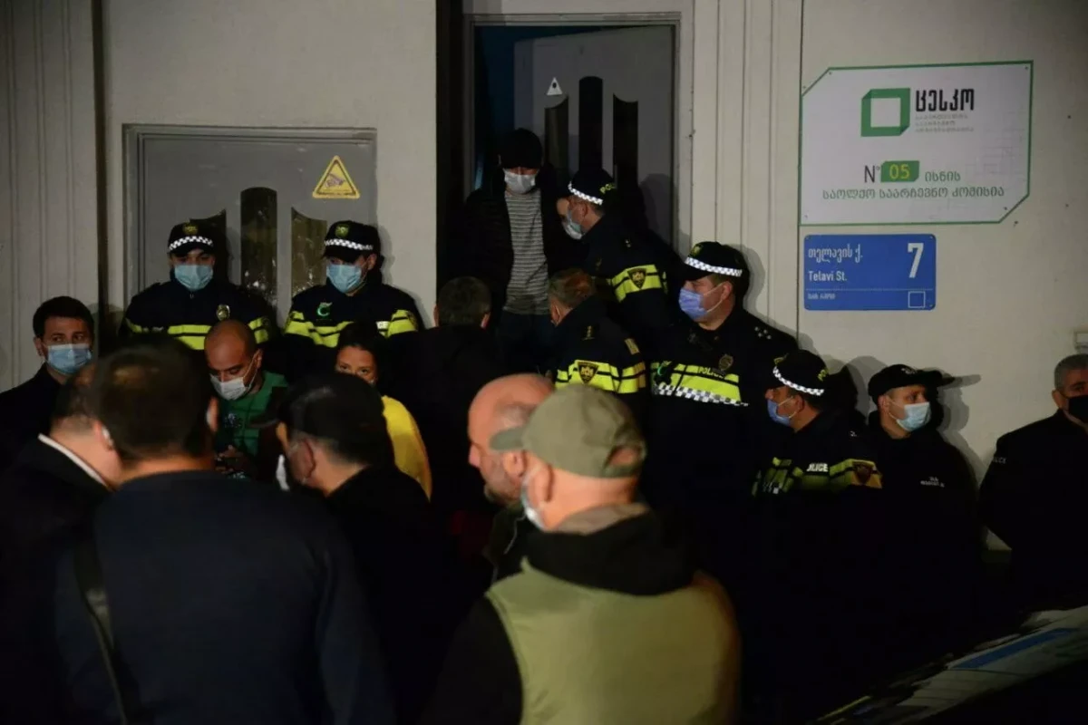В Тбилиси итоги выборов подводят на фоне акции протеста