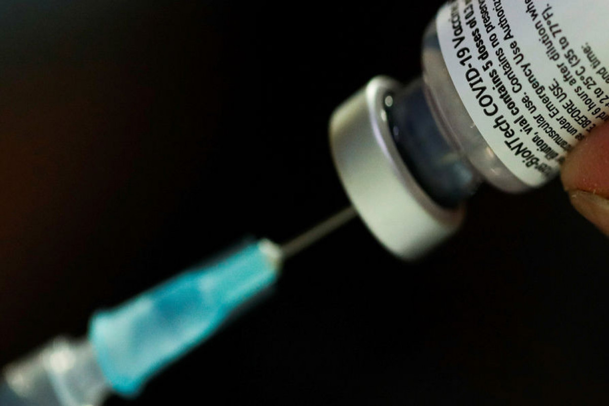 Азербайджанский инфекционист рассказал, почему обязательна третья доза вакцины