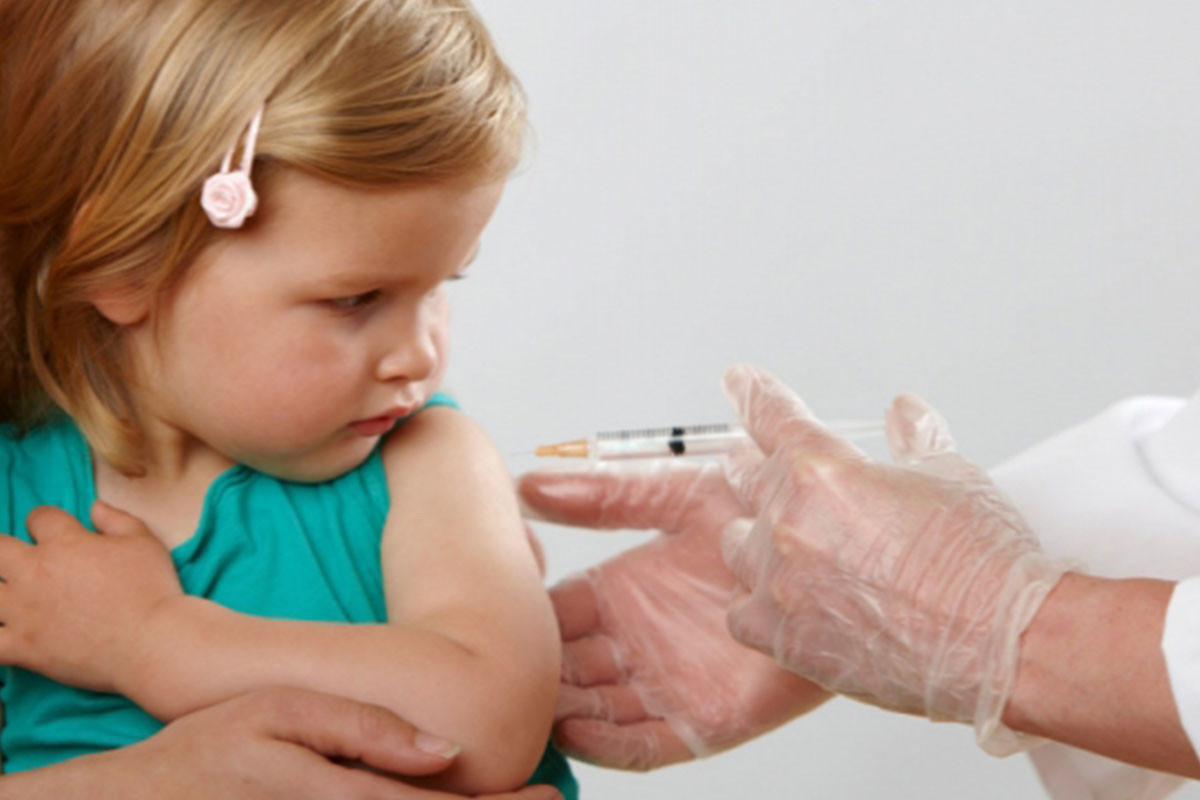 В TƏBİB объяснили причину введения детям вакцины Pfizer