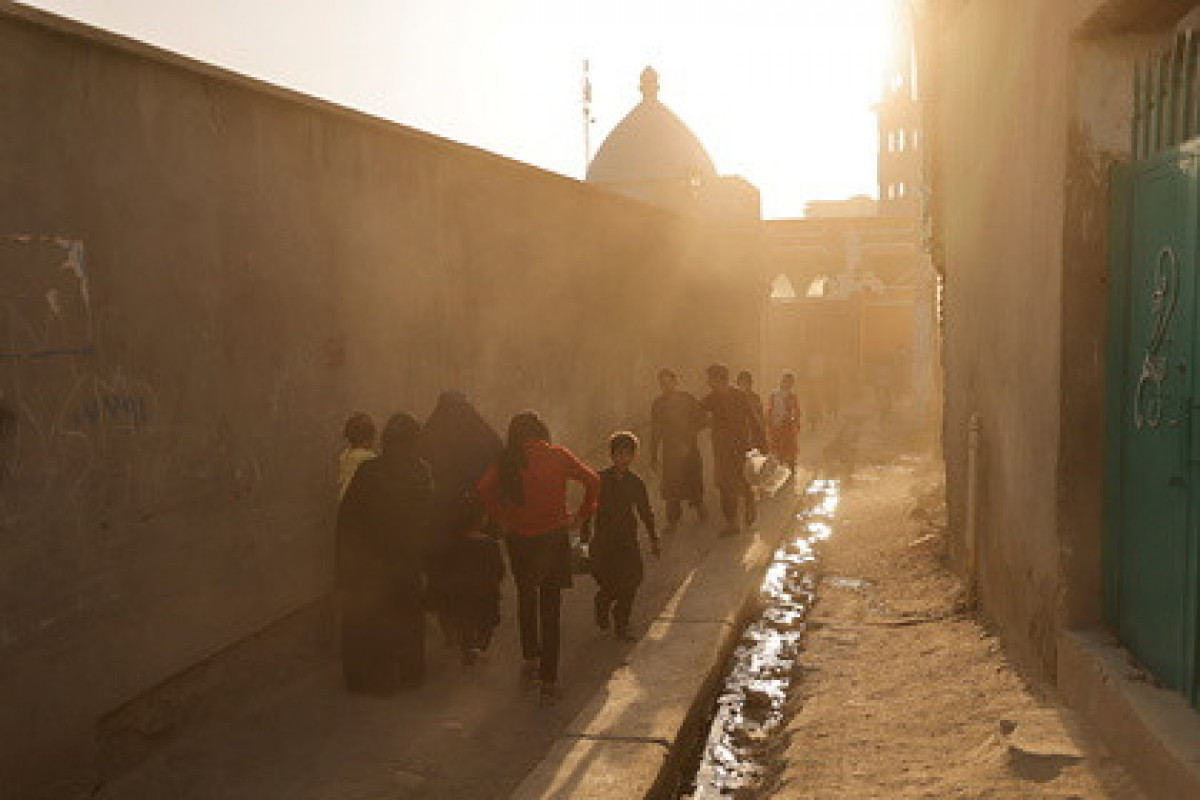 В одной из шиитских мечетей Афганистана произошел взрыв, погибли 100 человек