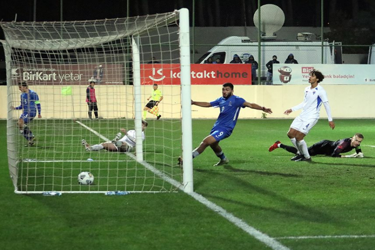 Азербайджан спаc матч против Финляндии, которая играла вдесятером